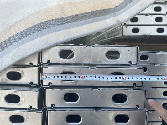 Chine Panneaux en acier de plate-forme de tour d'échafaudage de la feuille BS1139 de Decking d'anti échafaudage d'alcali fournisseur