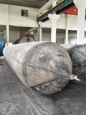 Chine Airbag pneumatique en caoutchouc marin à sept couches pour le quai de lancement fournisseur