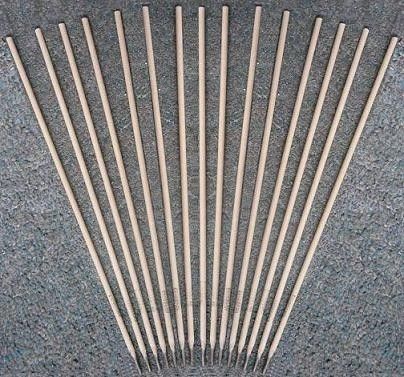 Chine Électrode de soudage recouverte de cellulose AWS A-5.5 E 8010 pour la soudure verticale des tuyaux vers le bas et les couches de couverture de remplissage à passages chauds fournisseur
