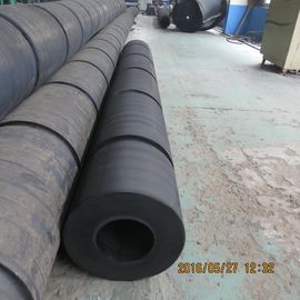 Chine Amortisseurs en caoutchouc de remorqueur marin de forme circulaire de matériau protecteur de bateau pour tout le remorqueur fournisseur