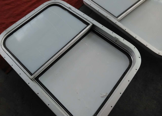 Chine Fenêtres en verre marines rectangulaires fixes en laiton pour la carlingue de bateau fournisseur