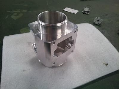 Parties de machines de traitement des métaux sur mesure pour l'usinage CNC de haute précision avec transport et livraison pratiques fournisseur