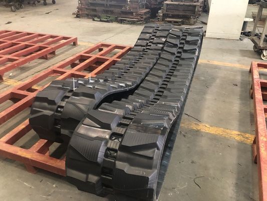 Chenilles en caoutchouc personnalisables pour moissonneuses, résistantes à l'abrasion et avec moins de vibrations pour machines agricoles fournisseur