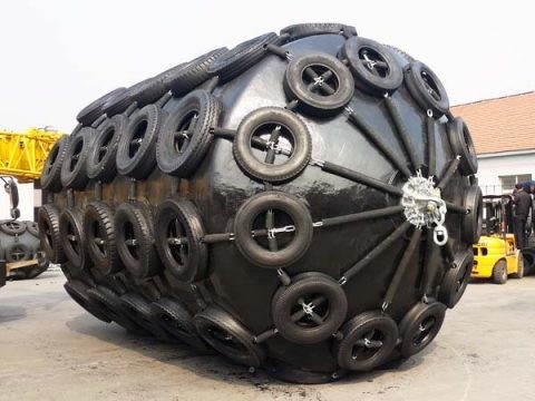 Marine Floating Rubber Fender Ship à côté des amortisseurs pneumatiques